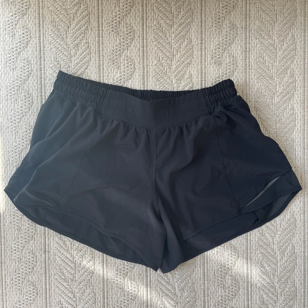 Lululemon Hotty Hot low rise 4 inch lined shorts